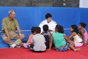 Associação Nagai - Primeiro dia de aula de Judô no Projeto Social Malacacheta, com Luiz Alberto Gama de Mendonça e Silvana Nagai.